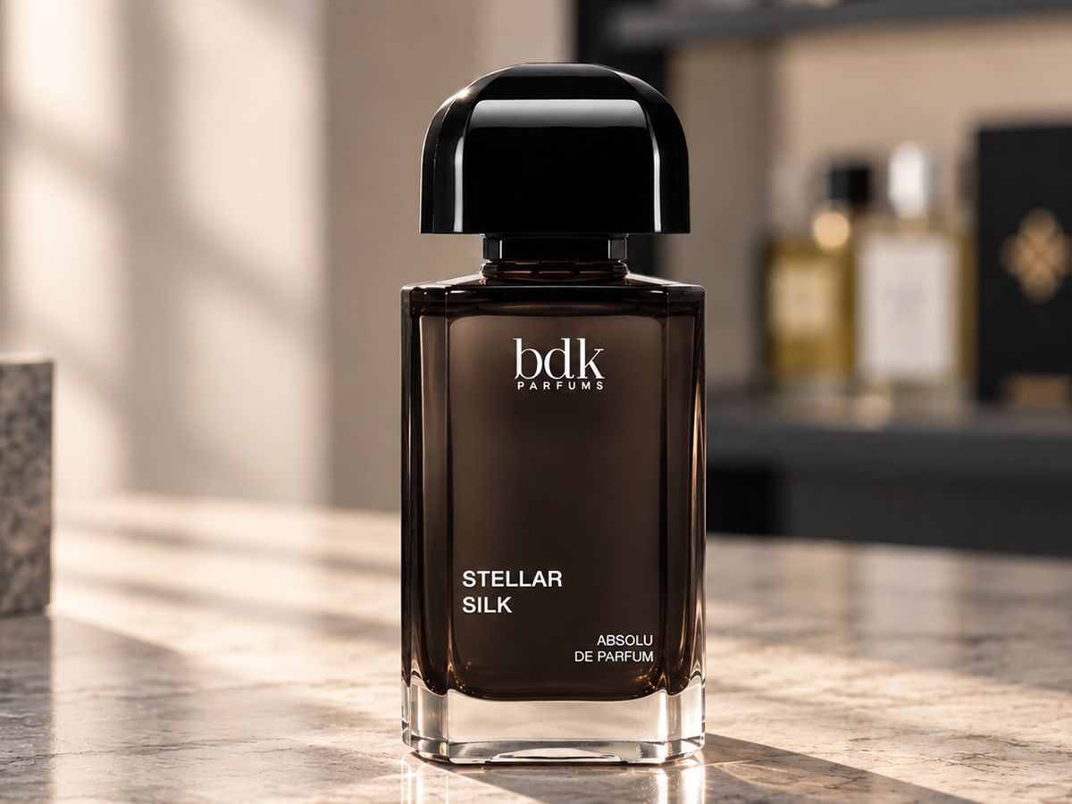 BDK Parfums Stellar Silk — флакон парфюма на стойке магазина