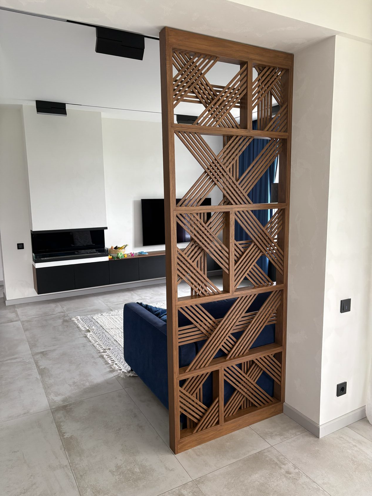 реечная перегородка из дерева