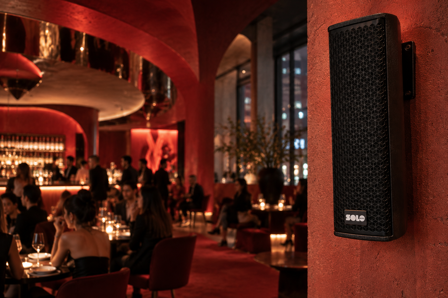 Акустическая система Soloaudio SA-AC404-B в интерьере ресторана в Санкт-Петербурге.