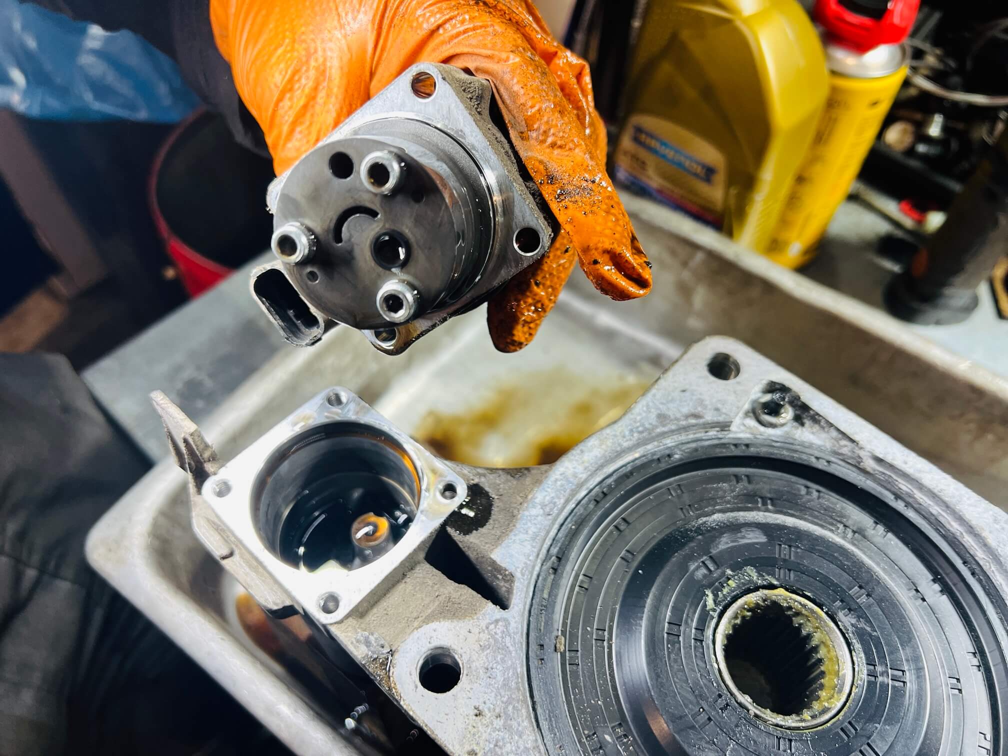 Демонтаж насоса муфты Kia