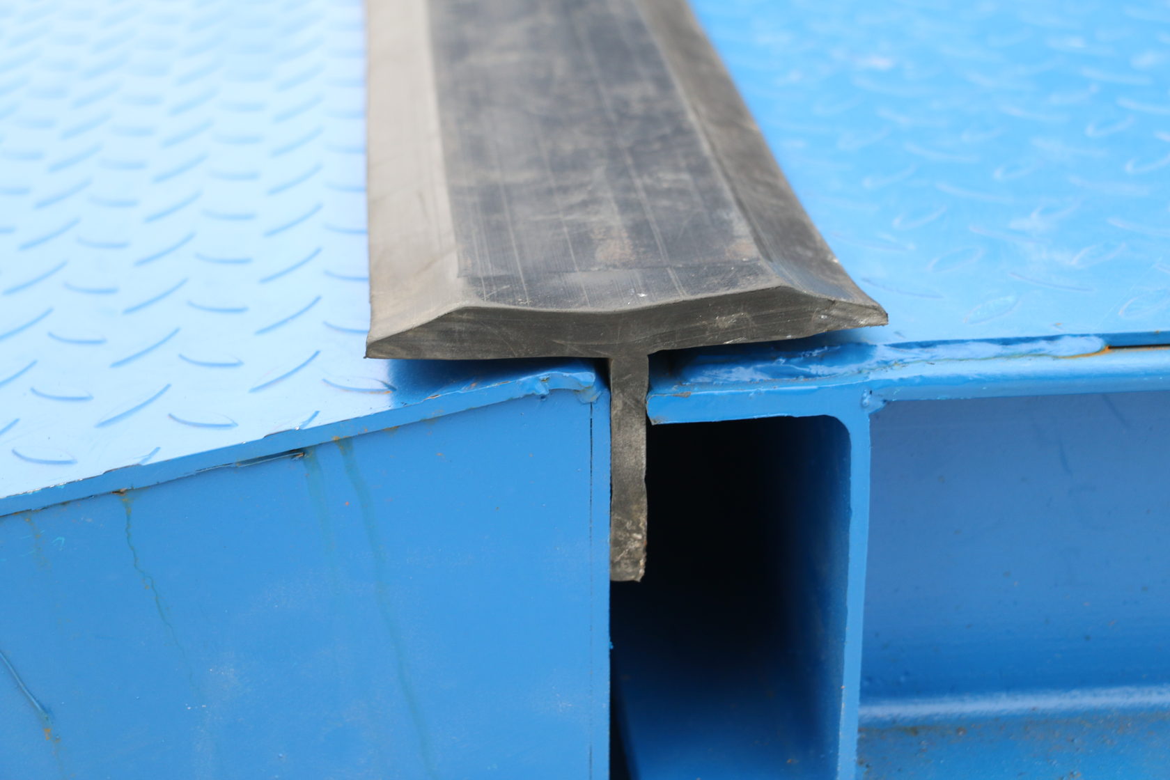 резинка уплотнительная т-образная ad5120. т-образный профиль резиновый 25х15. т образные резинки. "т" образный 81s062. резина уплотнительная s7a.