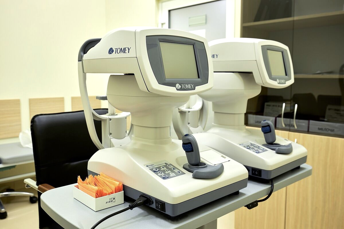 Резников дмитрий сергеевич офтальмолог (окулист). Лодэ офтальмология. Директор лодэ в минске фото. Циклоскопия глаза. Лодэ офтальмология.