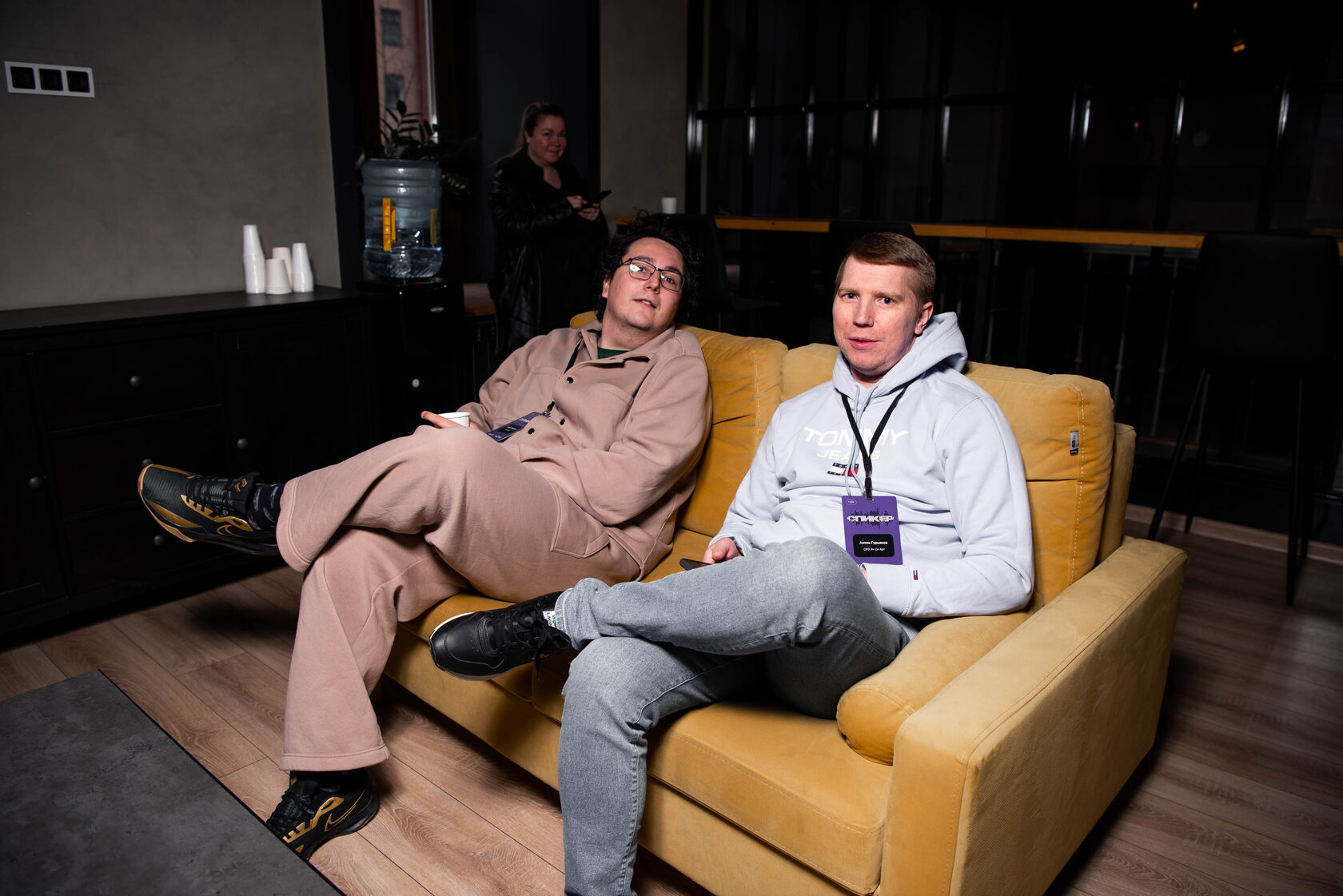 Первое офлайн-мероприятие. Как три человека съели всю еду, презентации спикеров делались за час до старта, собралось 50 фаундеров агентств и чего мы со всем этим делали