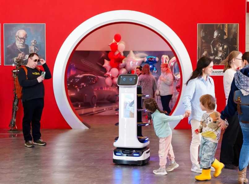 робот официант 