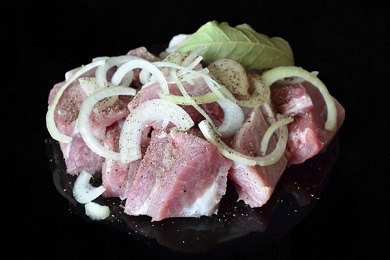 Приготовление мяса. Маринование с луком