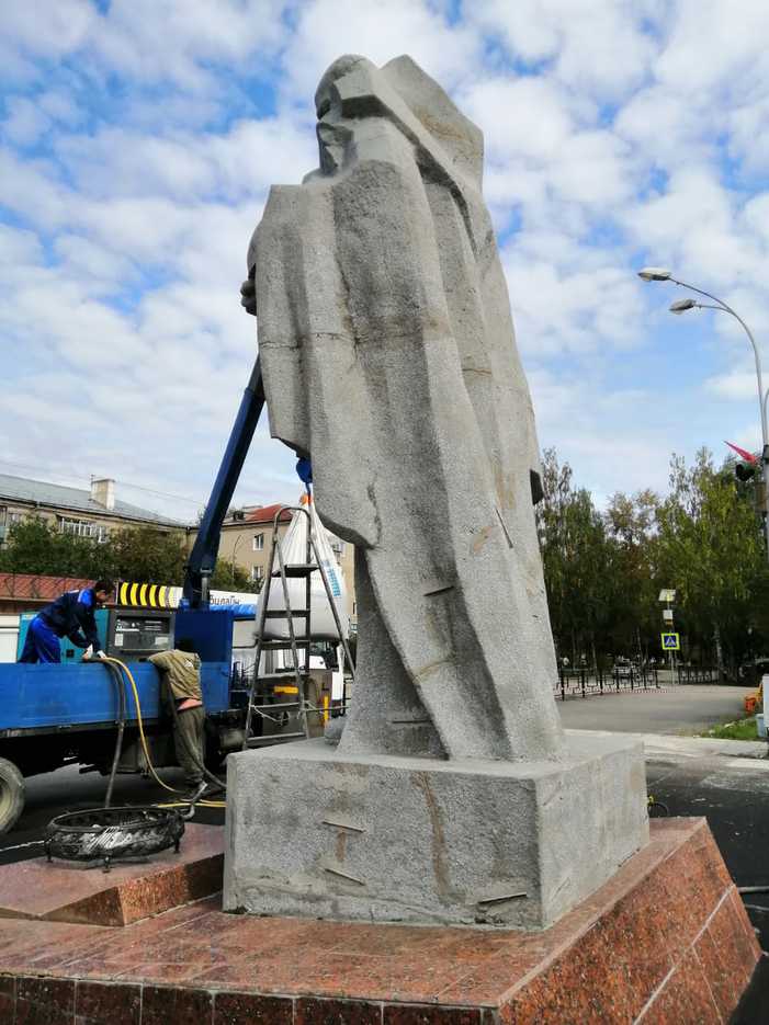 Ремонтно-восстановительные работы скульптуры Неизвестному Солдату. г. Полевской