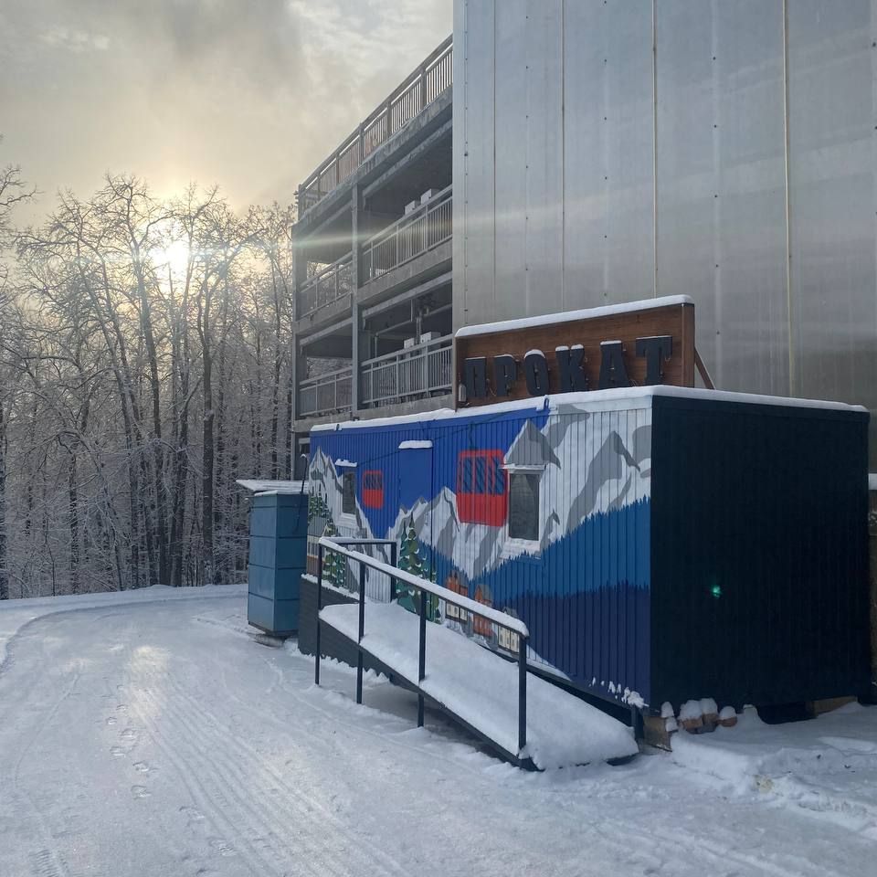 Пункт проката горных лыж и сноубордов, обучение катанию с инструкторами ...