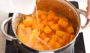 Приготовление крем-супа из тыквы со сливками: шаг 8