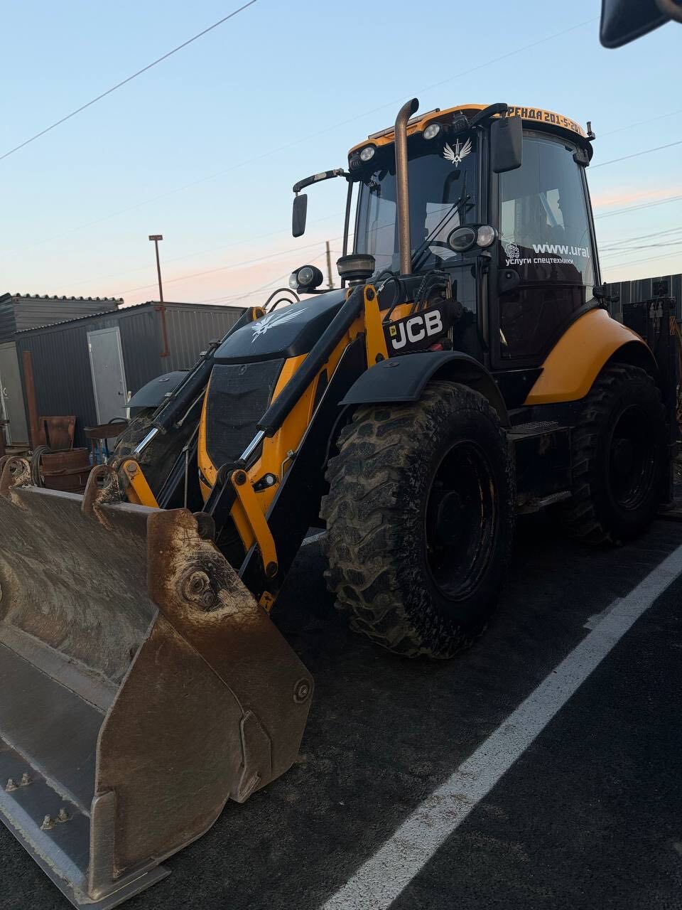 JCB на стоянке