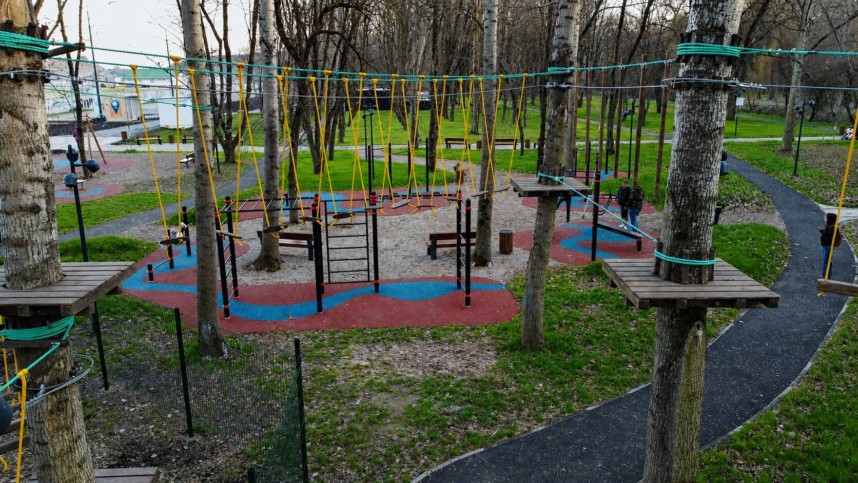Верёвочный парк на деревьях — фотография 4