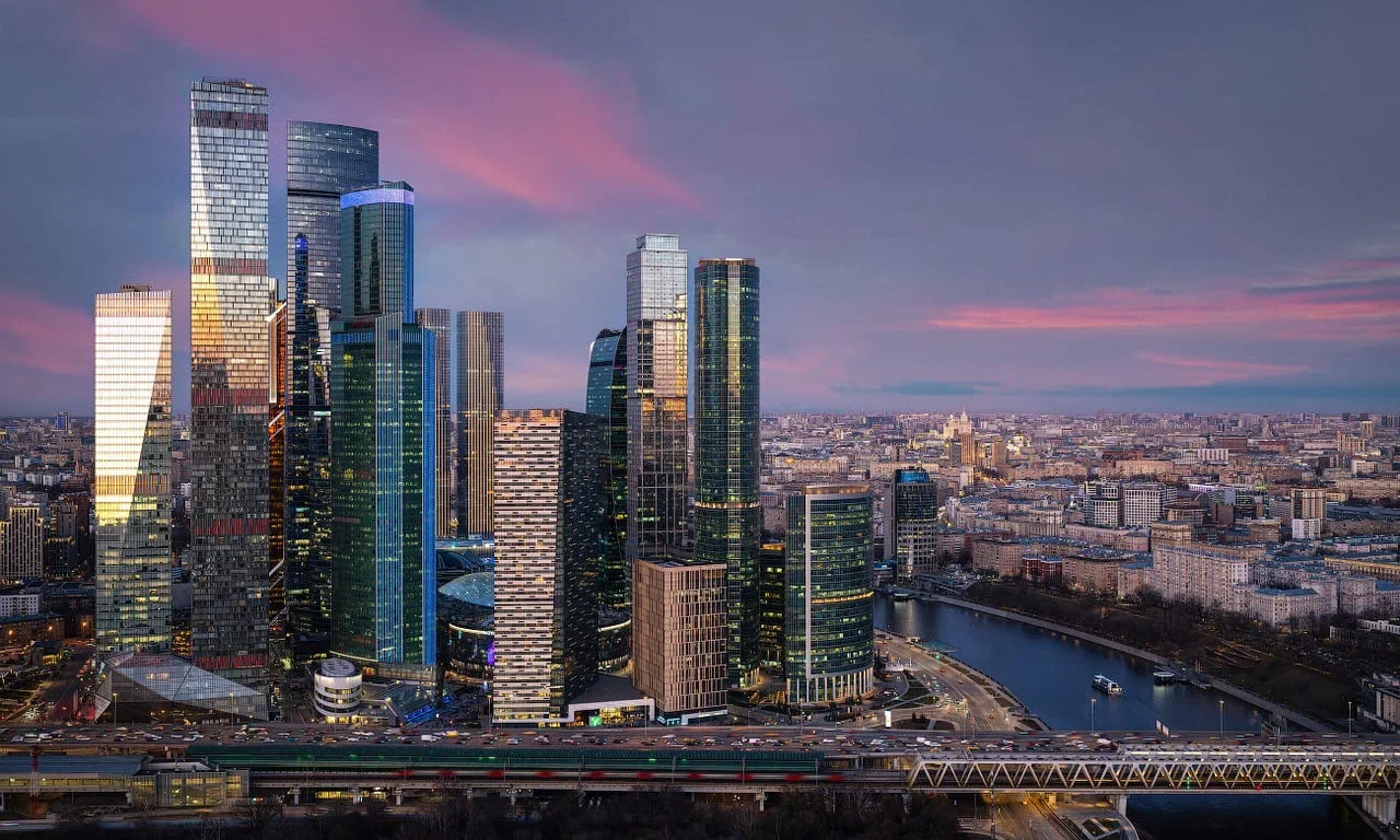 River Park Кутузовский — вид на башни с набережной