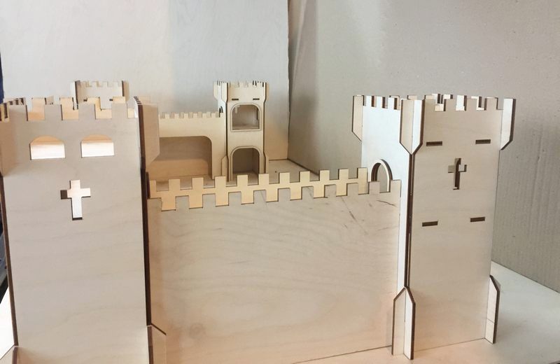 замок для игры в солдатики и рыцарей