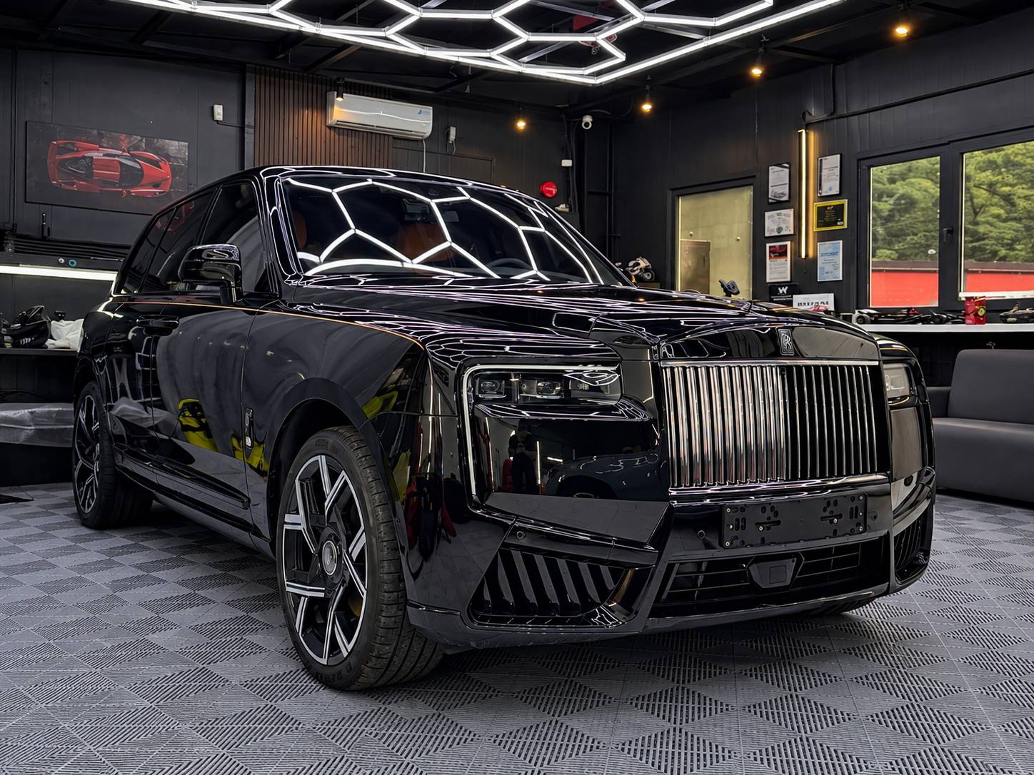 Автомобиль в студии WESTER