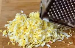 Приготовление холодного свекольника на кефире: шаг 7