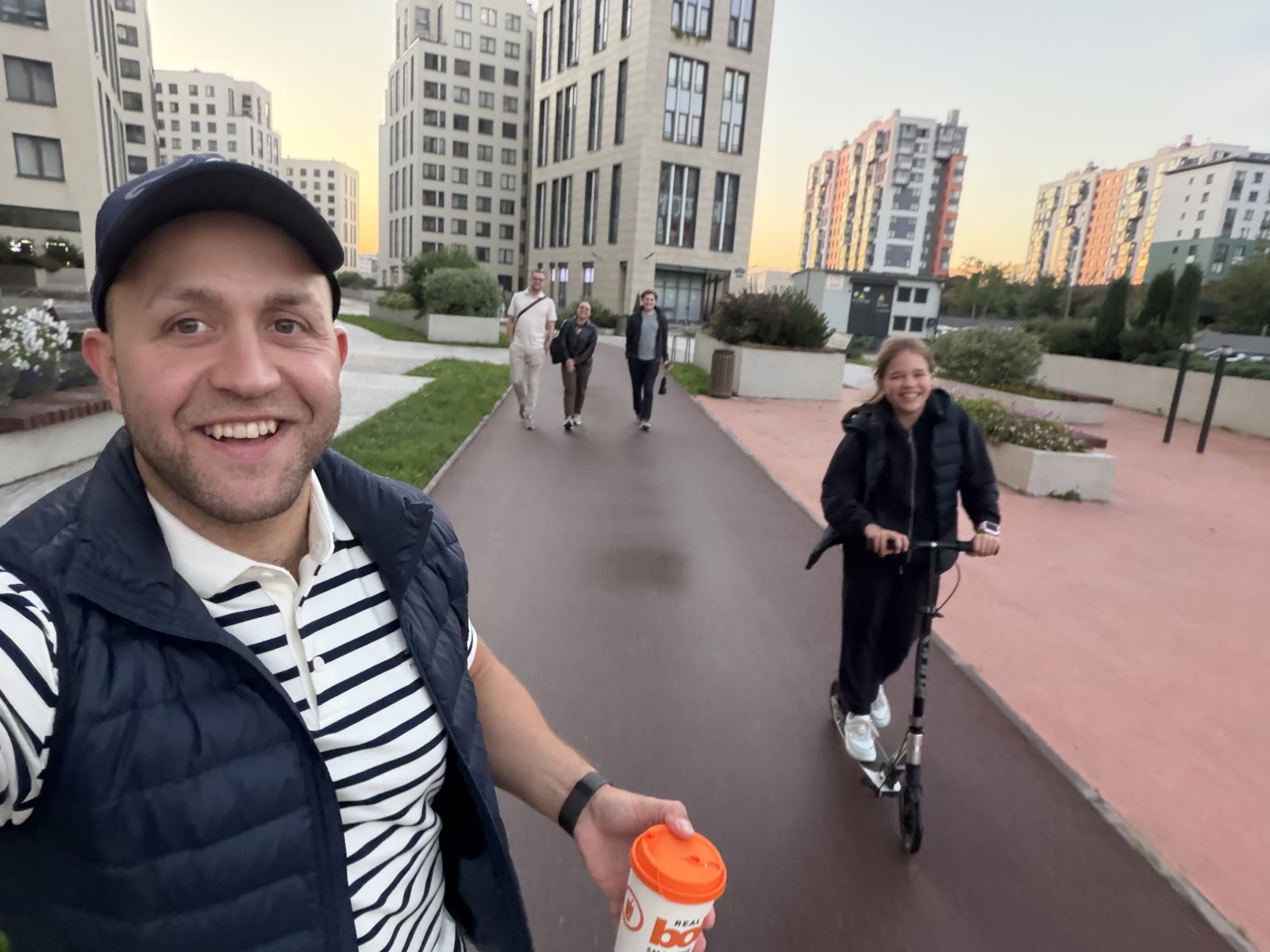 Дмитрий Туктамышев во дворе жилого комплекса