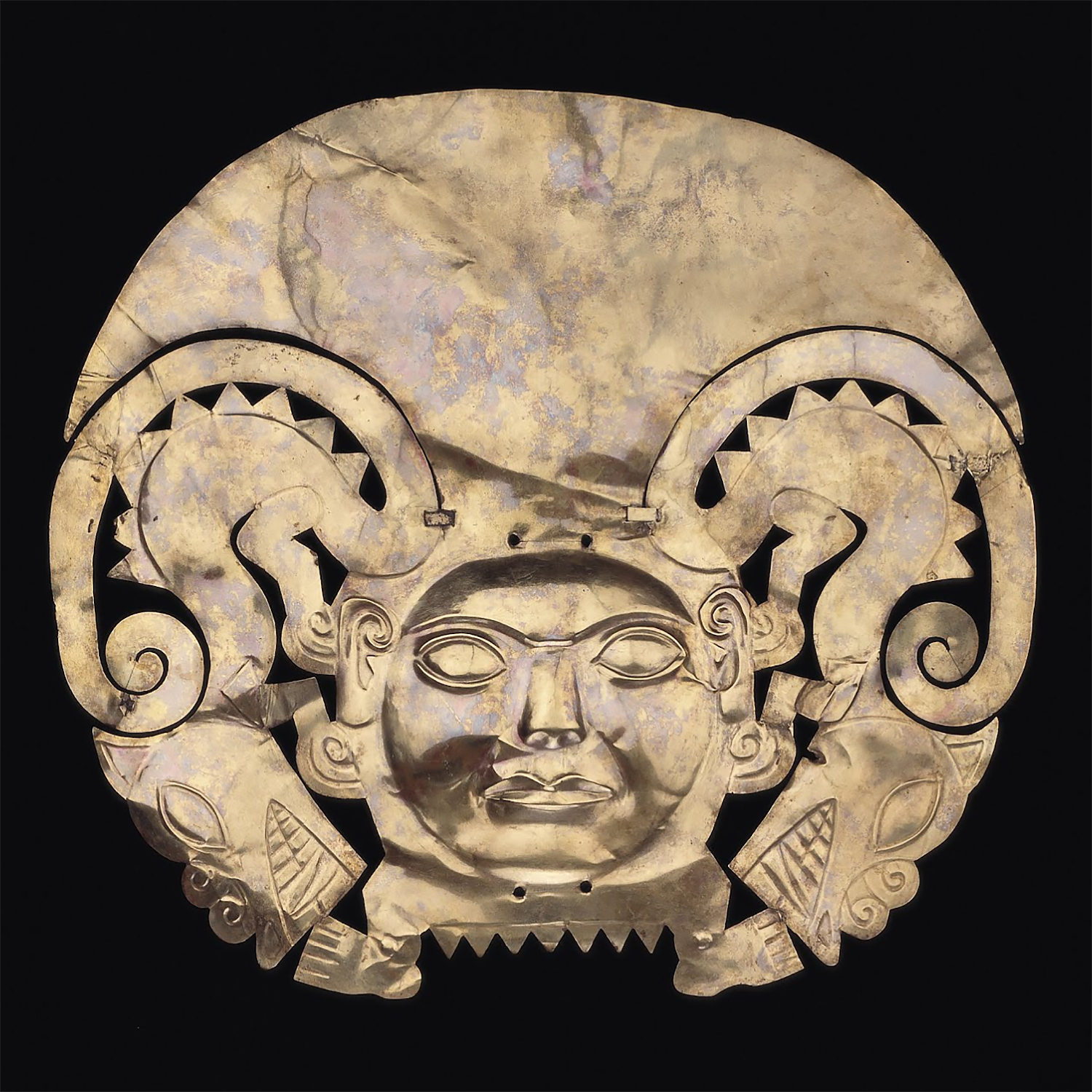 Золотая корона. Моче, 1-800 гг. н.э. Коллекция Museo Larco, Lima.