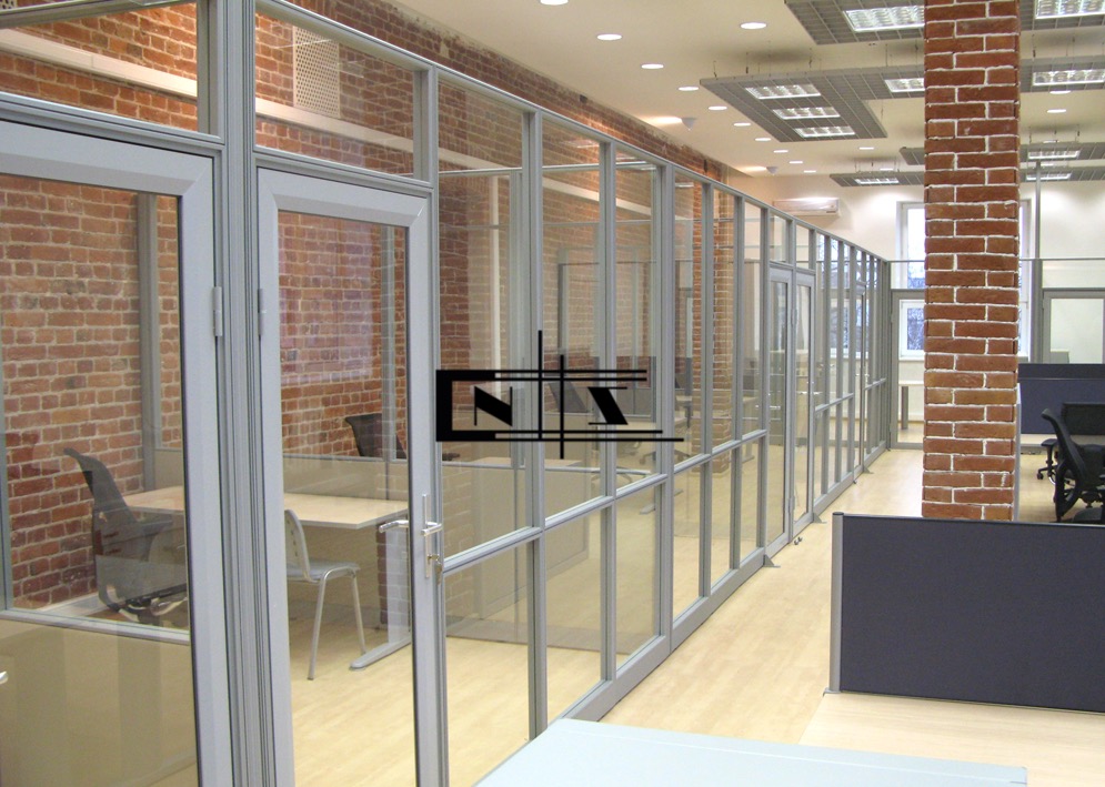 Стеклянные перегородки купить в Екатеринбурге по цене от 1900 руб. за кв.м.