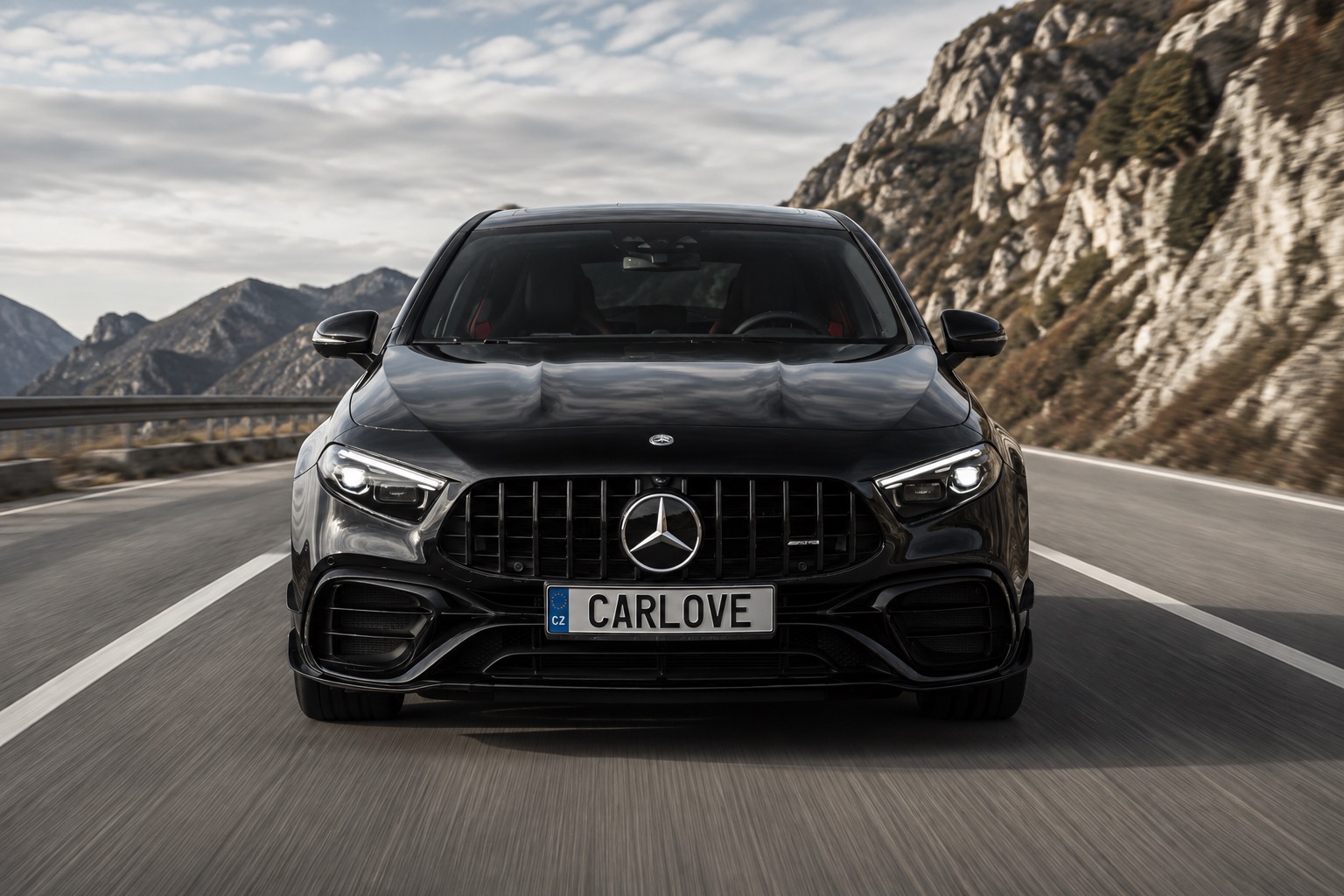 Mercedes-AMG A45 S — čelní pohled