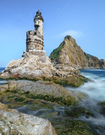 Маяк Анива на острове Сахалин в тумане