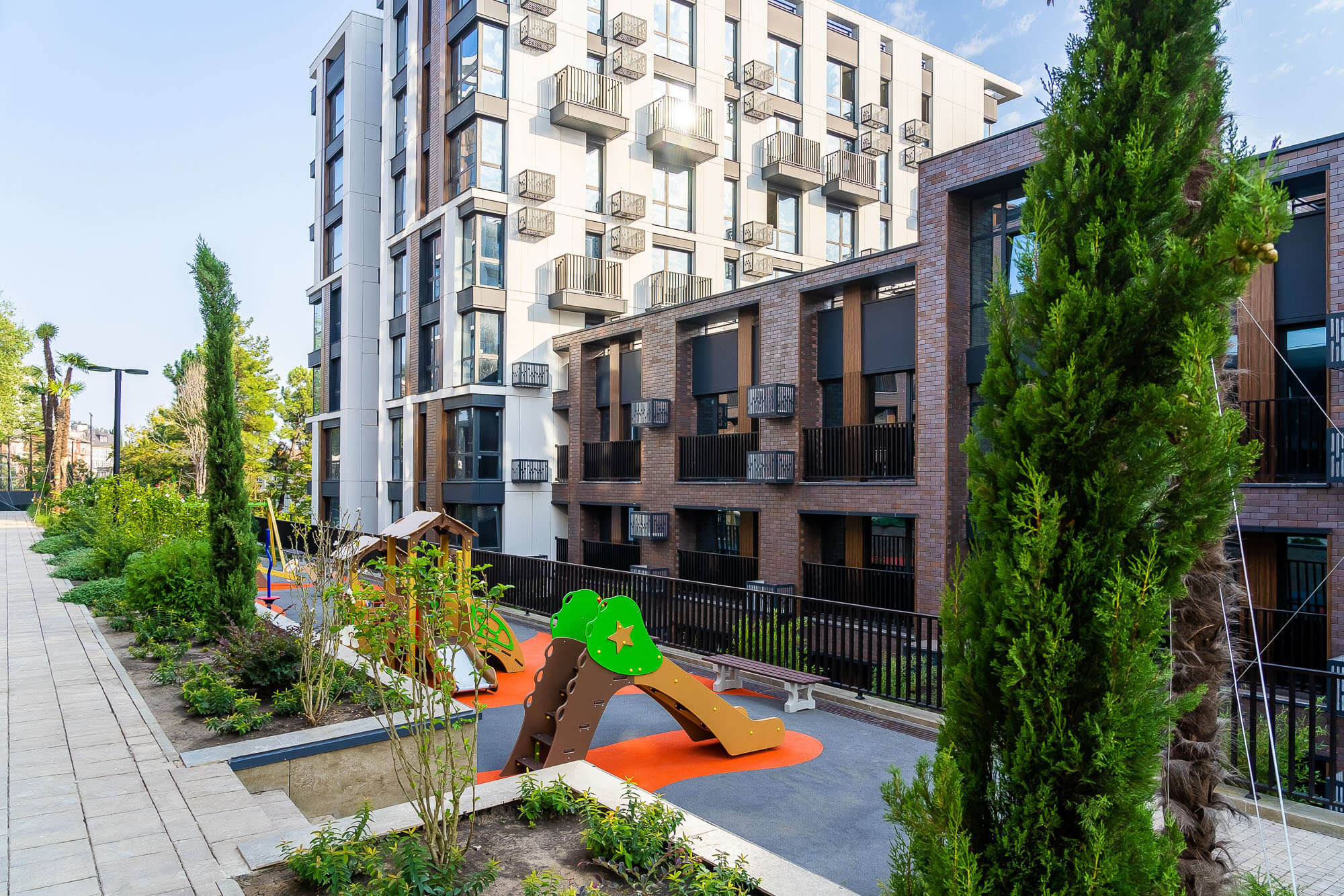 Моравия Сочи — HDR фасад комплекса вечером