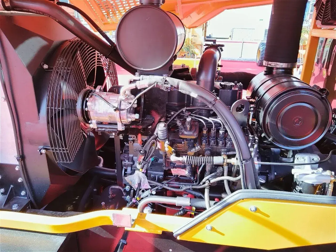 Фронтальный погрузчик LONKING LG 833GB