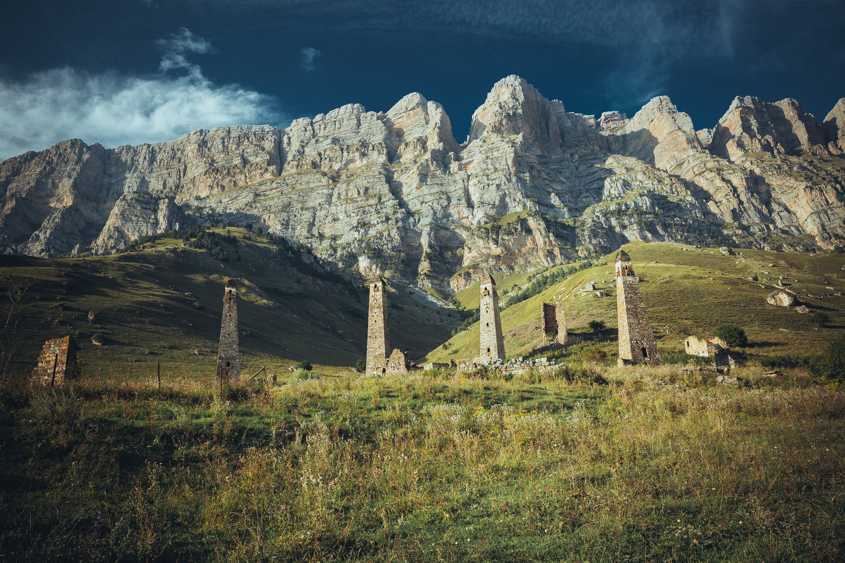 Mountain region. Комплекс ний Ингушетия. Башни ний Ингушетия. Владикавказ башенный комплекс. Горы Ингушетии Хамхи.