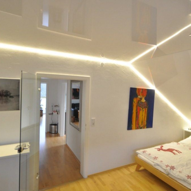 Матовый потолок в гостиной