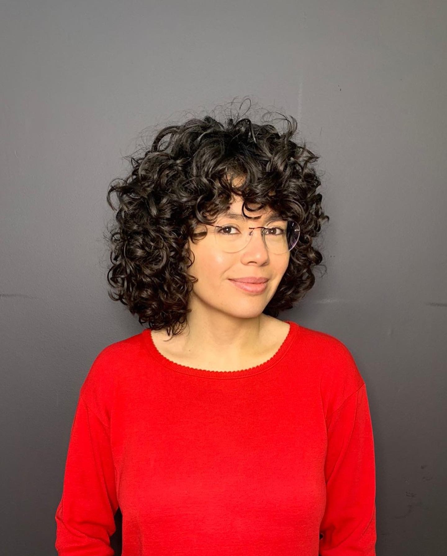 Химия на голове у женщин. Curl live. Live curly салон. Curl live. Лёгкий карвинг на короткие волосы.