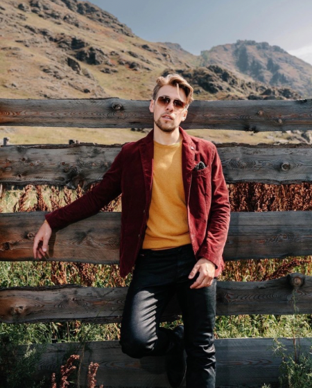 Ведущий публичных мероприятий Никита Анисимов