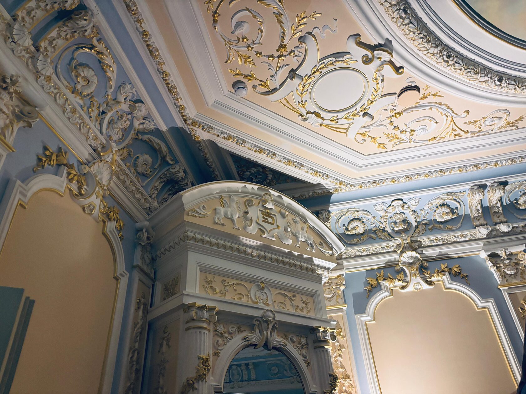 Выставка «Все напоказ?» в 1-м Казачьем переулке