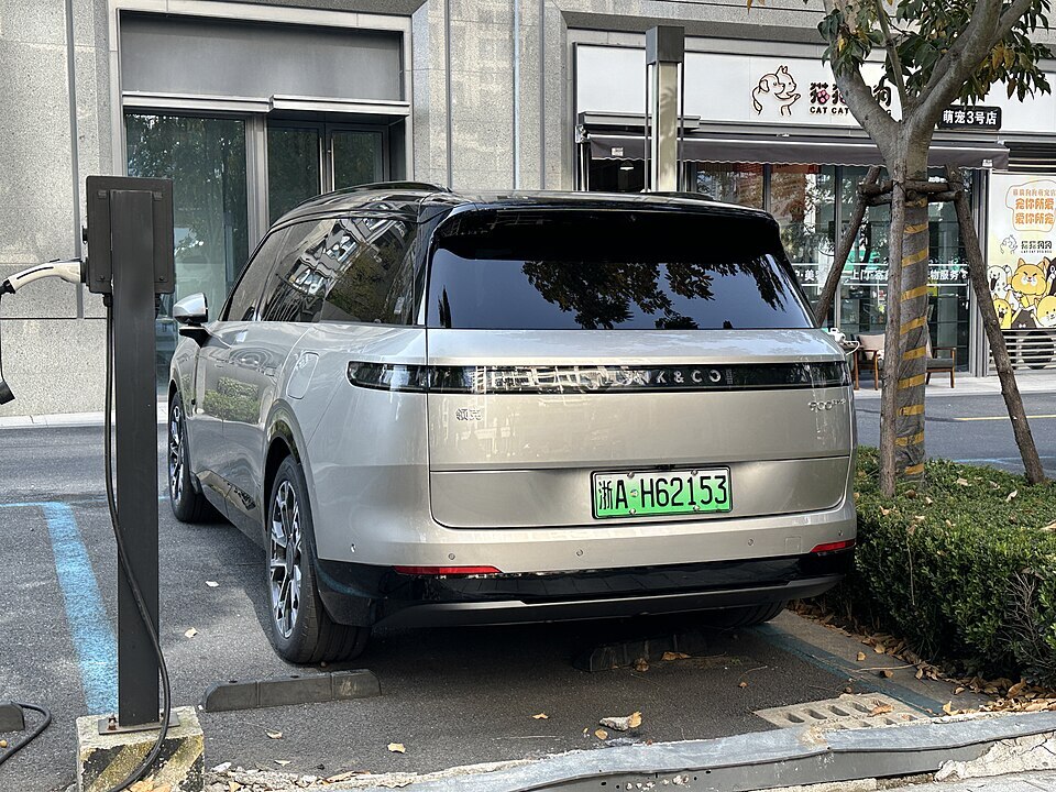 Lynk & Co 900 — визуальный ориентир модели