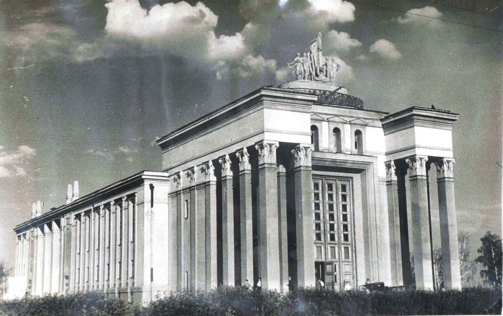 Киноконцертный зал (Дом культуры), построенный трестом "Уралалюминстрой" (УАС) в 1947 г. Автор проекта архитектор В.В. Емельянов.