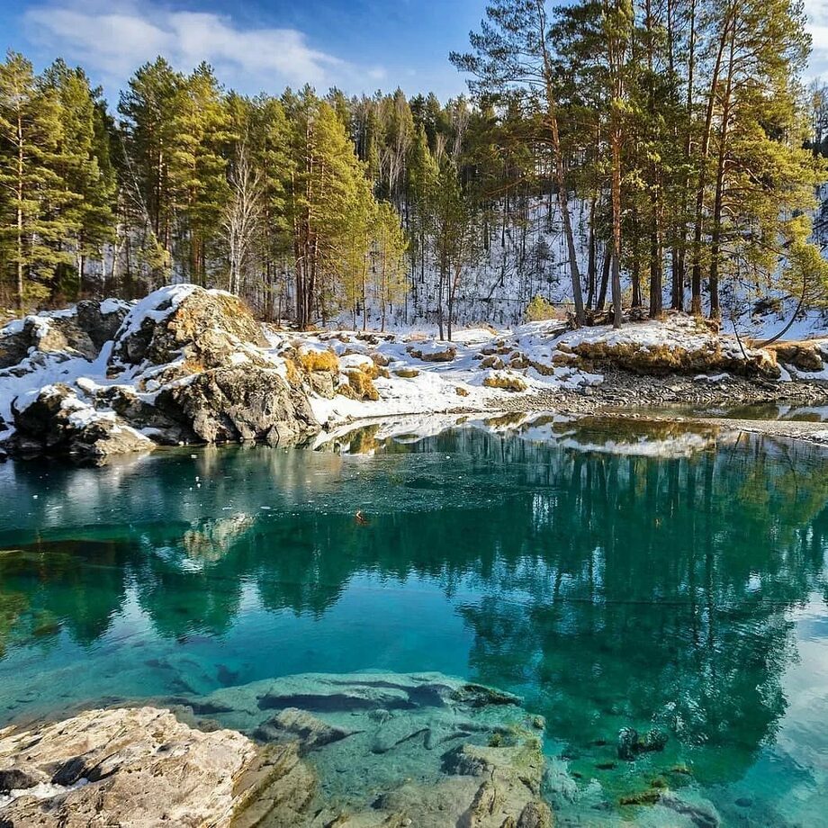 Почему в сильные морозы на льду рек появляется вода, наледь?