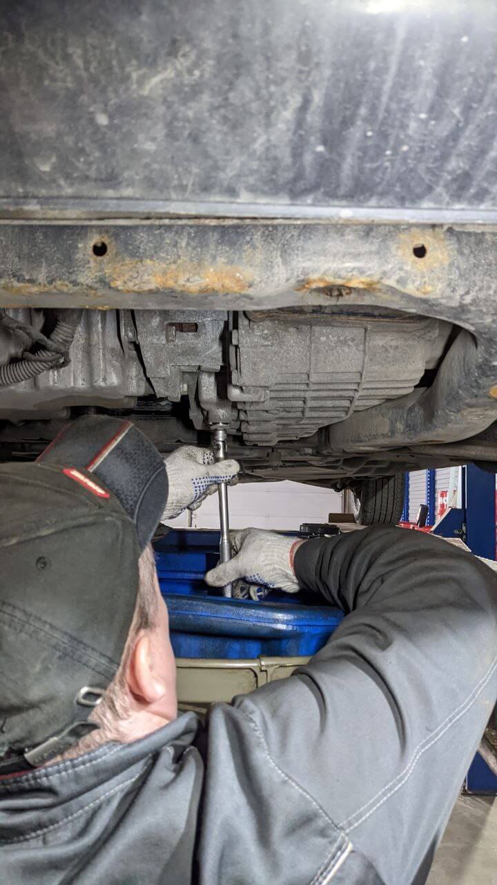 Слив масла через контрольную пробку DSG