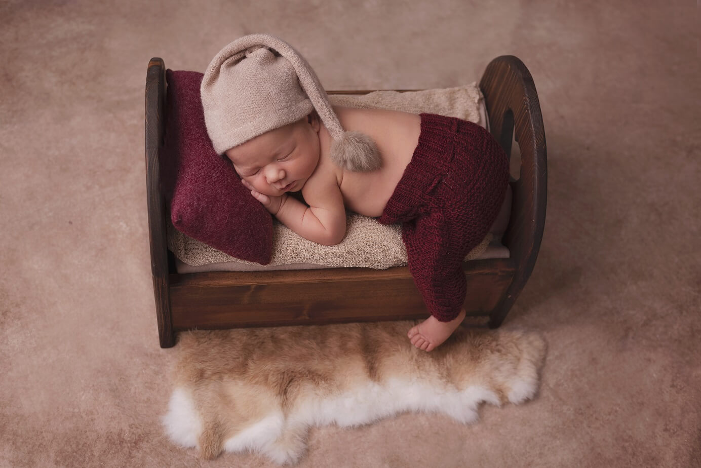Фотосессия newborn в кроватке