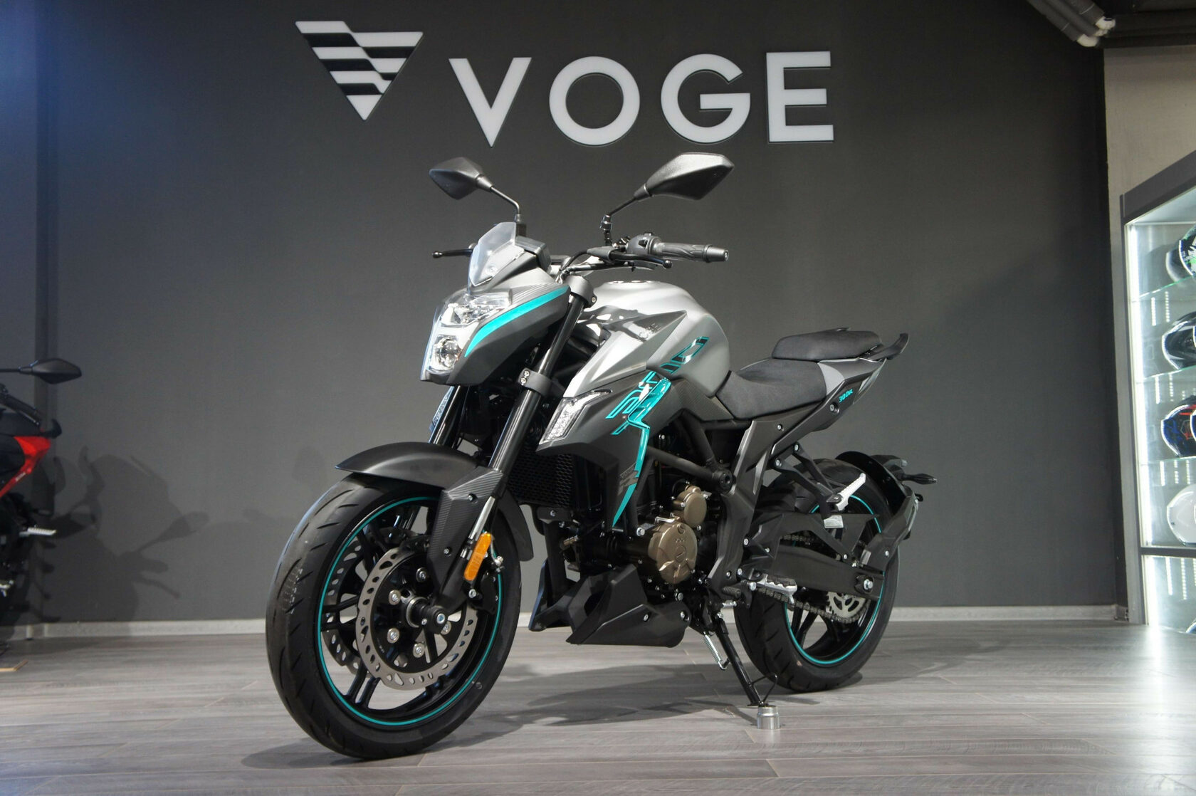 Voge adventure. Мотоцикл Вог 300. Мото voge 300r. Мотоцикл Loncin Vogue 300r. Vogue 300r.