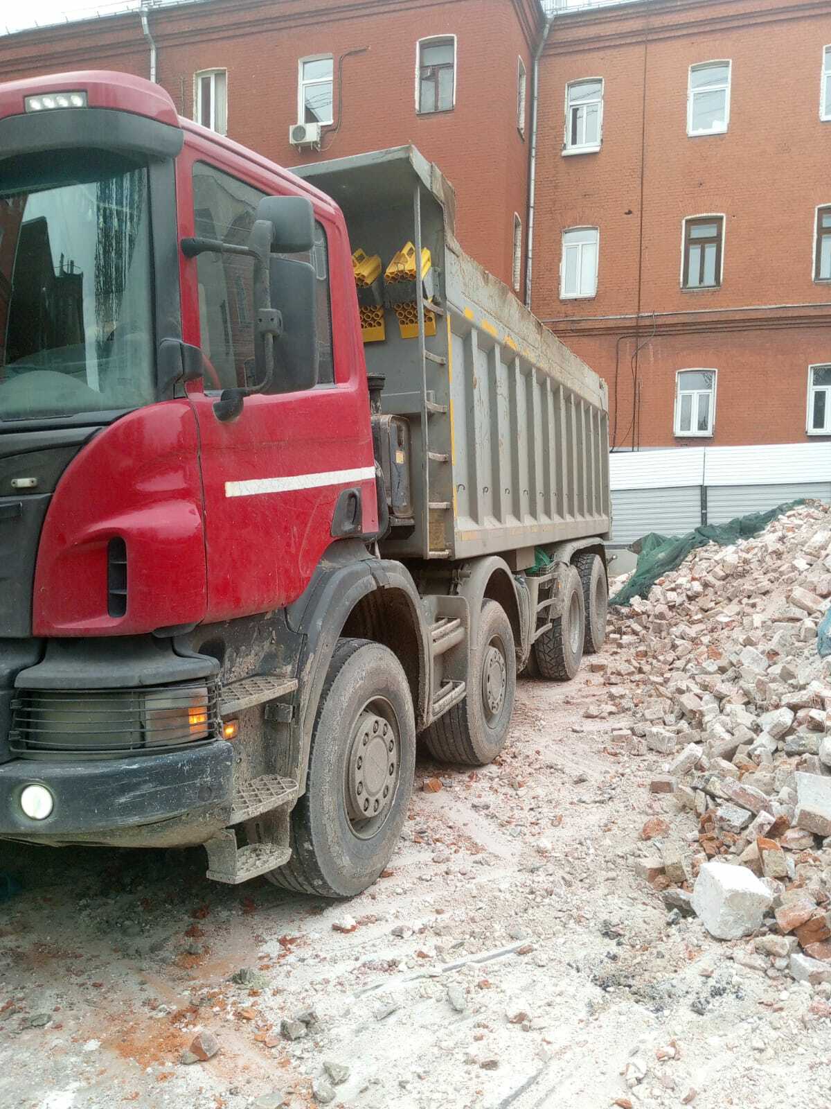 Вывоз боя бетона контейнером в Москве