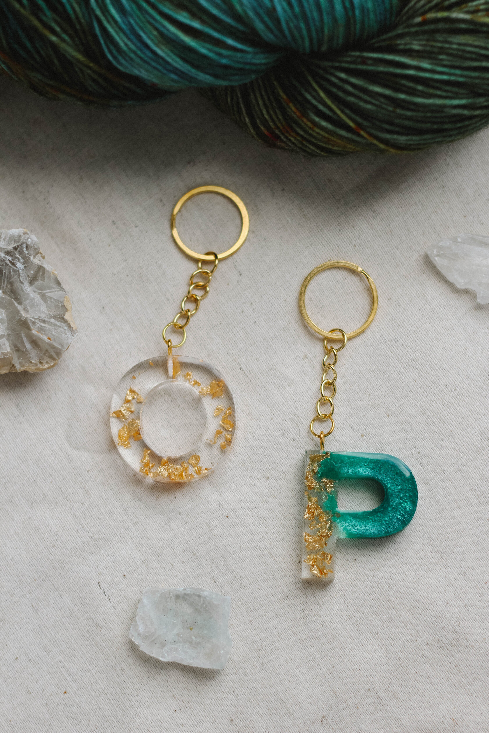 Брелоки буквы из эпоксидной смолы