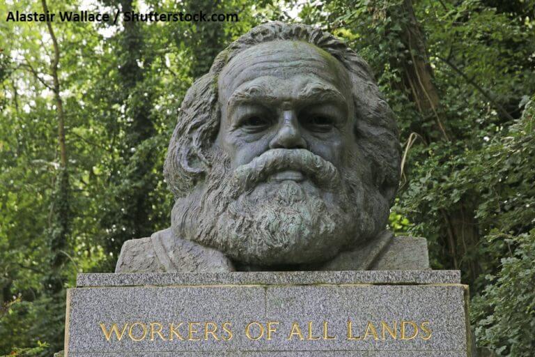 Памятник Карлу Марксу на его могиле