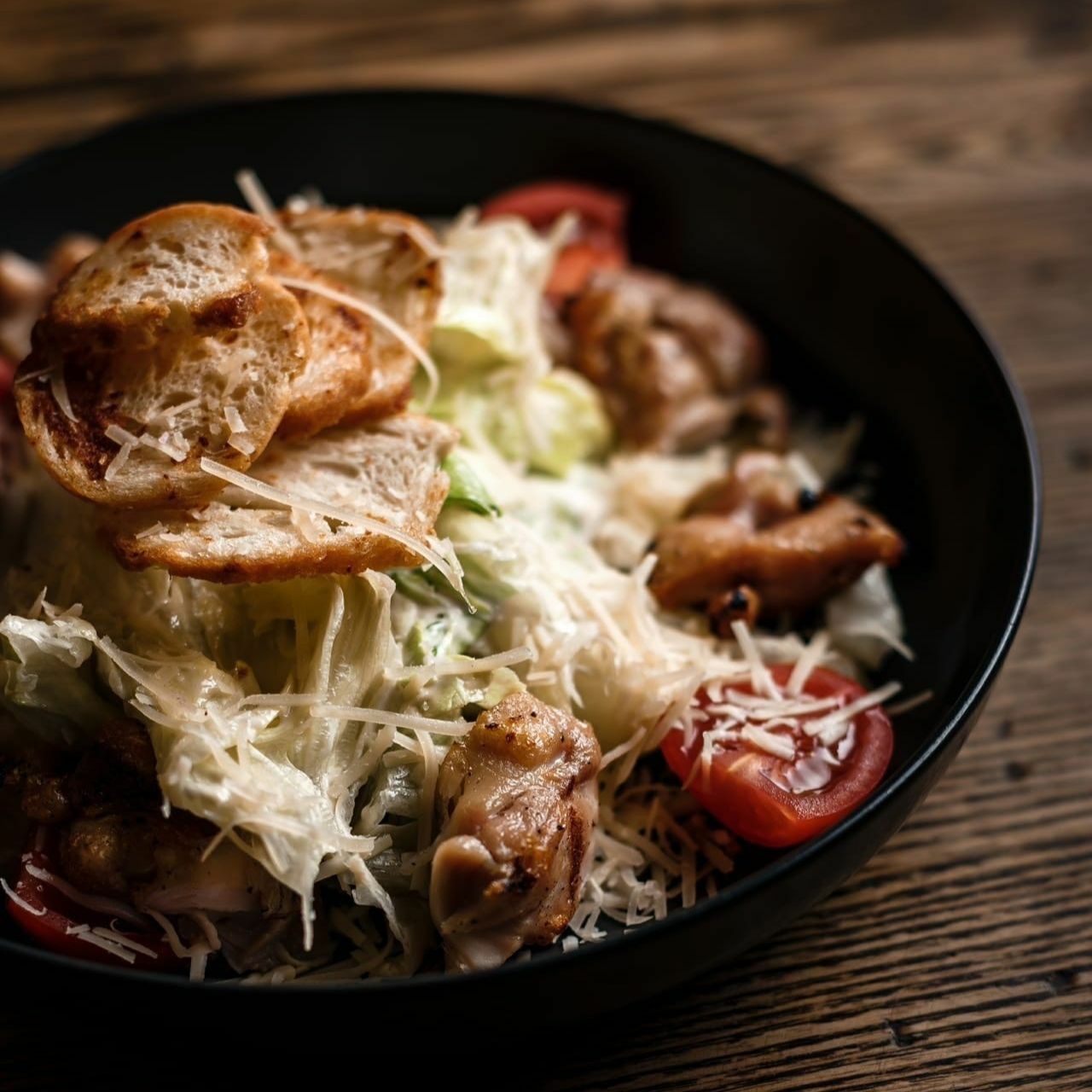 烧烤鸡肉凯撒沙拉