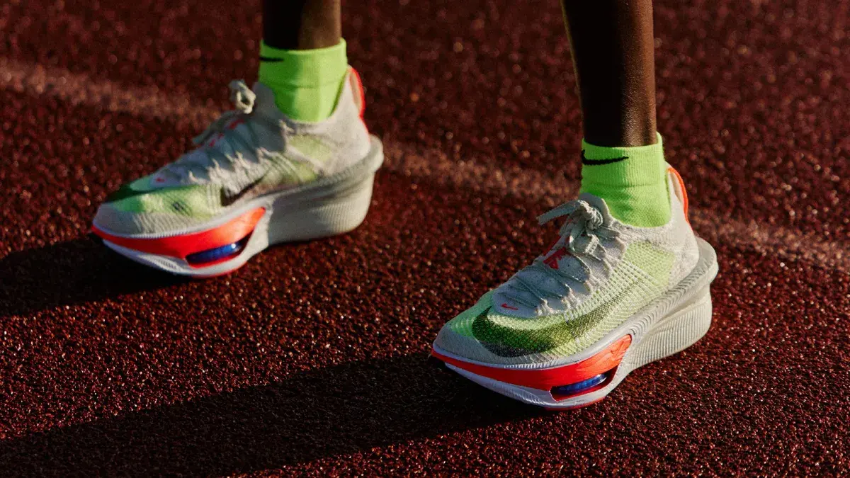 Верх AtomKnit и зона шнуровки Nike Alphafly 4