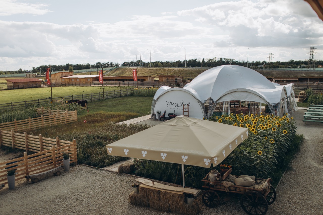 Фарм Виладж Воронеж. Ферма Вилладж Воронеж. Загородный комплекс Farm&Village. Воронеж Чертовицы Козья ферма ресторан.