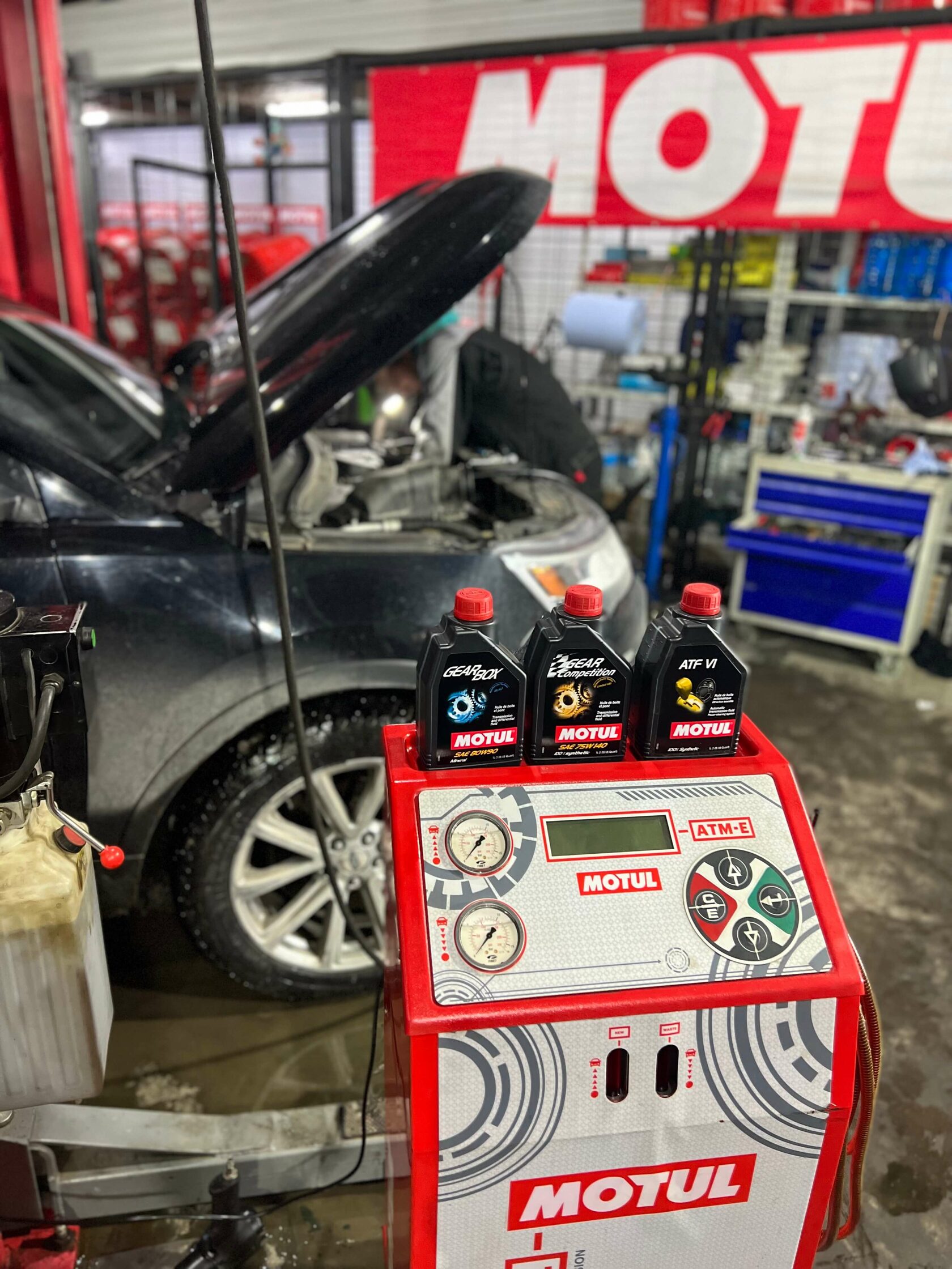 Замена масла акпп мотюль. Motul CVT. Аппаратная замена масла в АКПП. Motul DSG. Мотюль ATF 6.