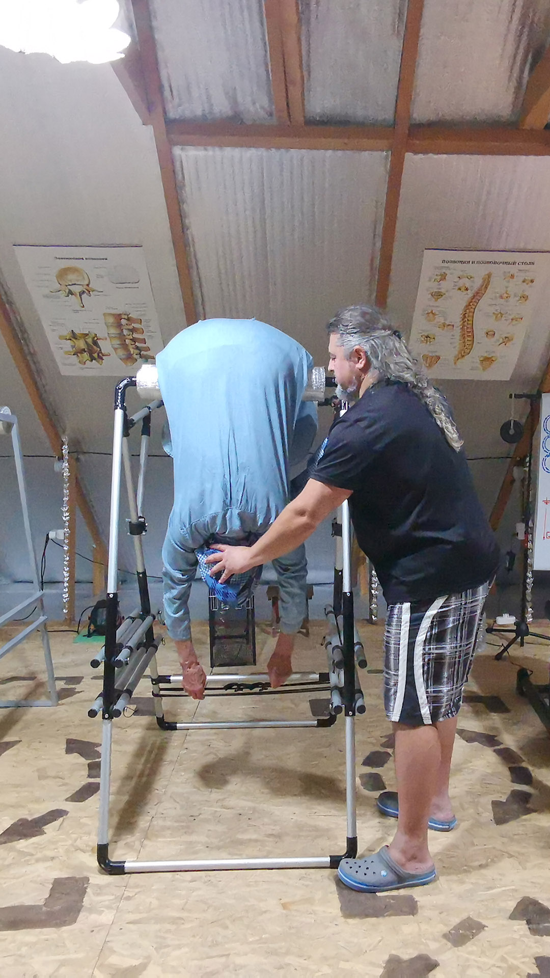 Фото занятий на тренажёре ГравитОН по Восстановлению Позвоночника независимо какой вы веры. Мусульмане на тренажёре ГравитОН.