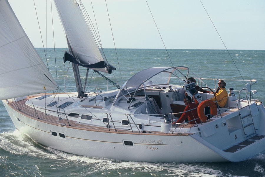 Парусная яхта Oceanis Clipper 423 — большой стройный круизер