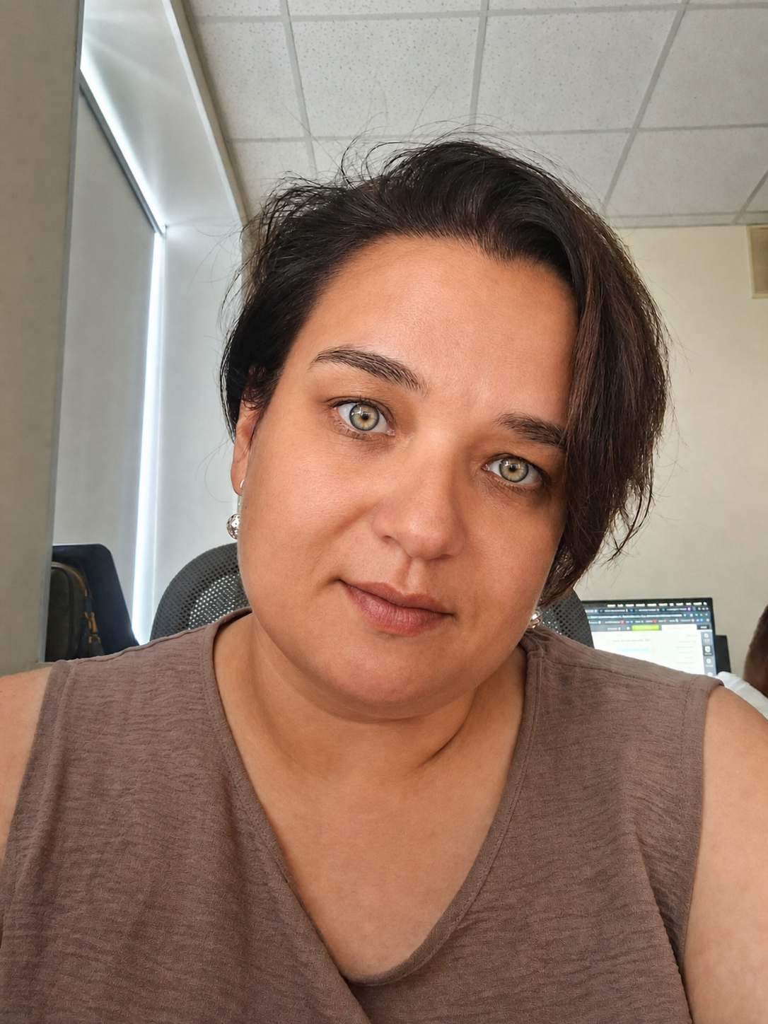 11 лет в маркетинге, в основном IT и B2B. Пишу и редактирую тексты для Telegram, сайта и email, работаю с разными tone of voice, веду контент по плану. Умею готовить описания для видео, лид-магнитов и проектов, работать с CRM и рассылками, ставить ТЗ авторам и дизайнерам. Использую нейросети (GPT и др.) как помощников: дописываю, редактирую и усиливаю тексты.