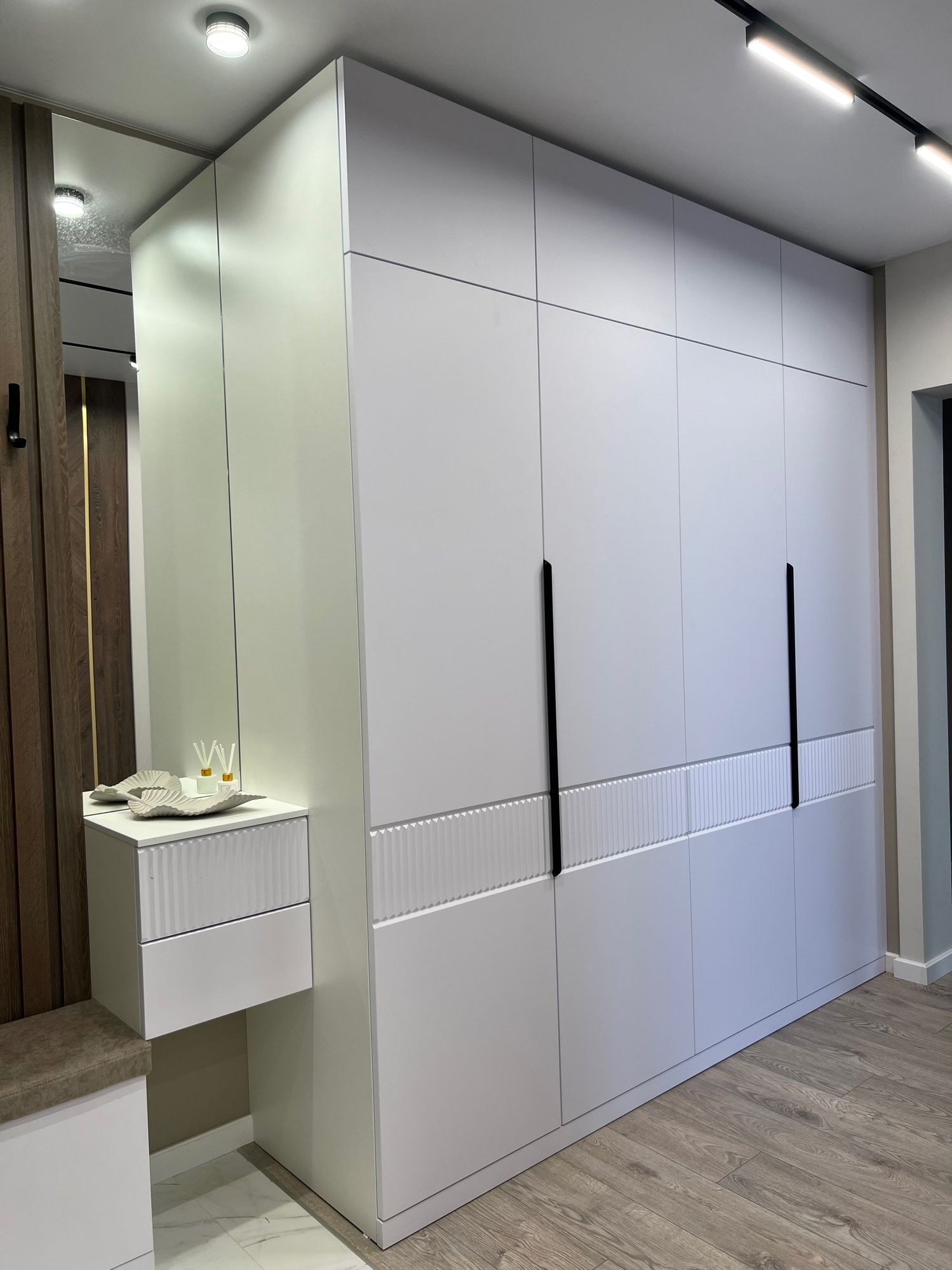 Гардеробная прихожая шкаф на заказ распашной