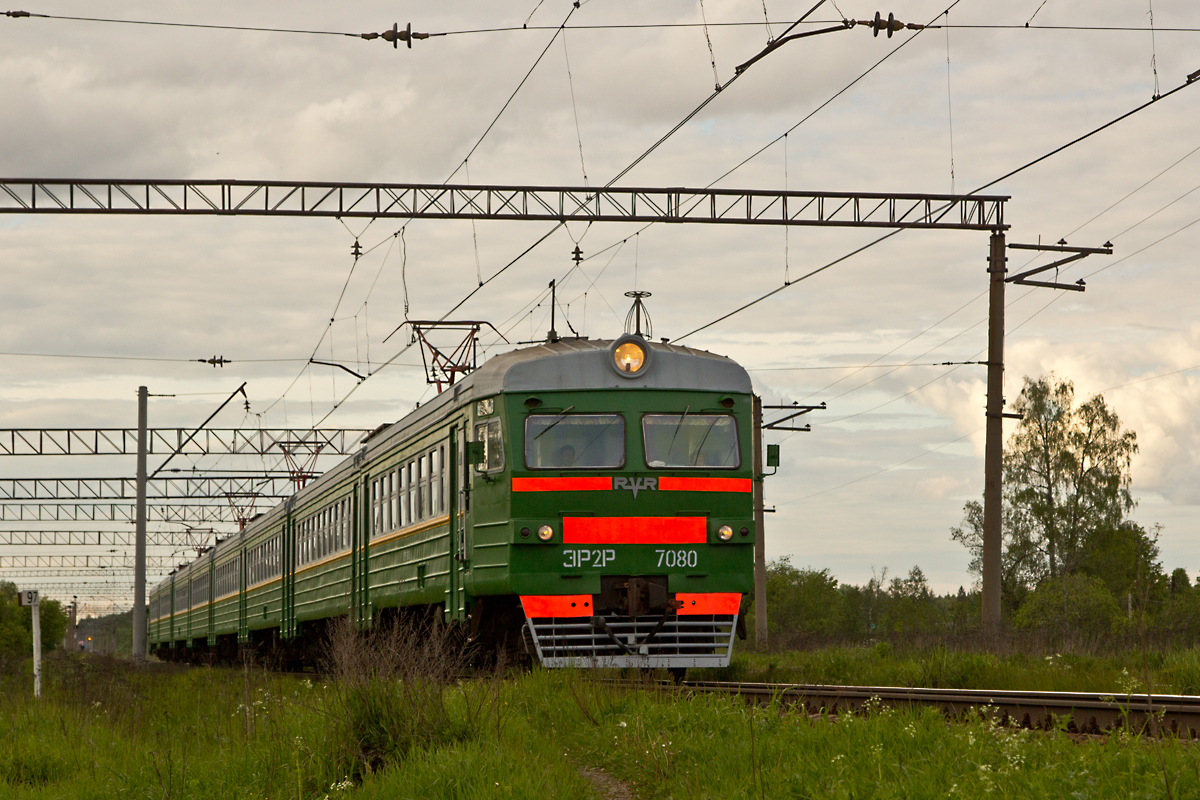 Пригородный поезд кубань фото