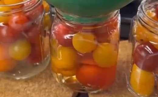 Приготовление маринованных помидоров с медом на зиму: шаг 2