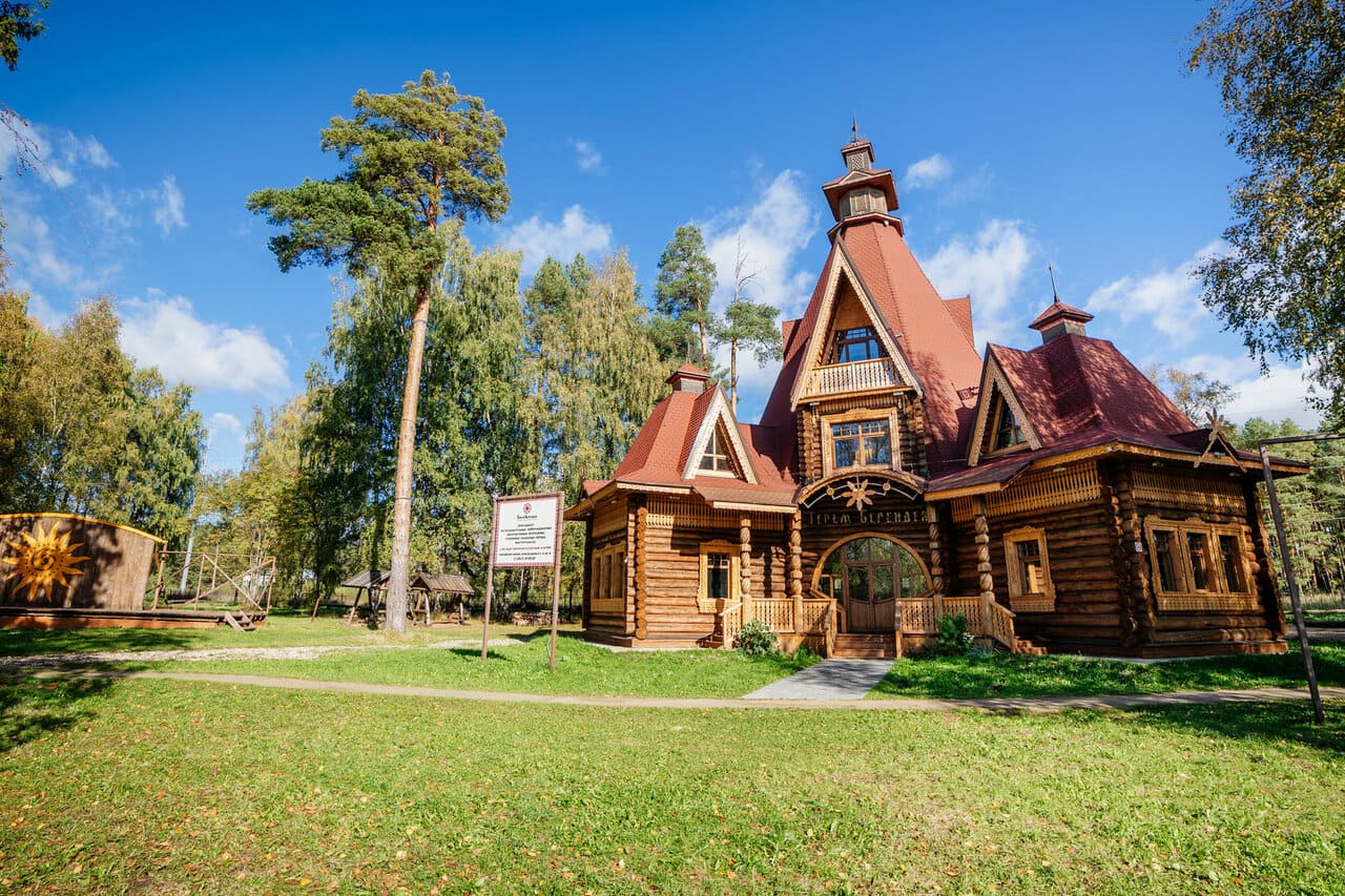 Снегурочка берендеево царство. Терем Берендея в Костроме. Музейно-выставочный комплекс Терем Берендея Кострома. Берендеево царство Кострома. Берендеевка музей Кострома.
